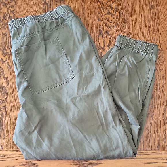 Nine West Pants - Nine West Olive Green Joggers with Relaxed Fit and Elastic Waistband, Dize XL.
